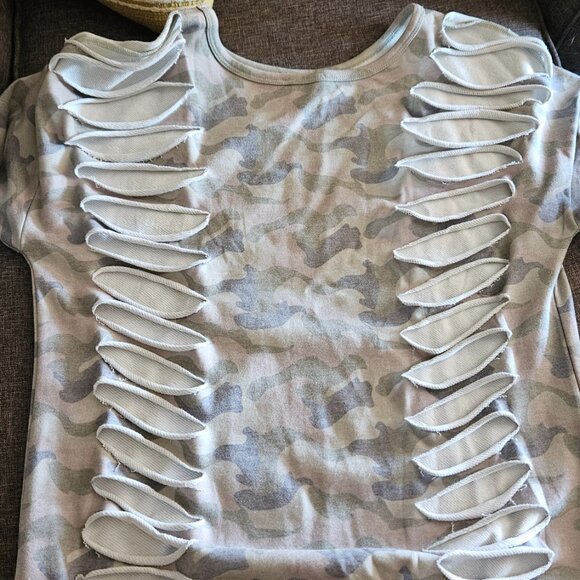 Distressed camouflage crew neck*NWOT* - Picture 4 of 4